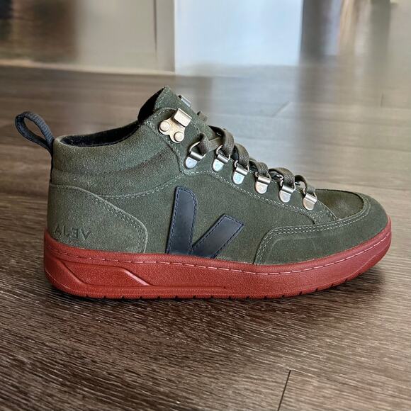 NWOT Veja Roraima Green Suede Hiking Sneakers Black V Logo Red Gum Sole Size 5 - Picture 4 of 15